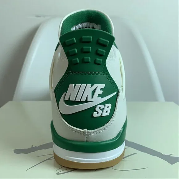 Air Jordan 4 Retro Mid Pine Green - Picture 2 of 7